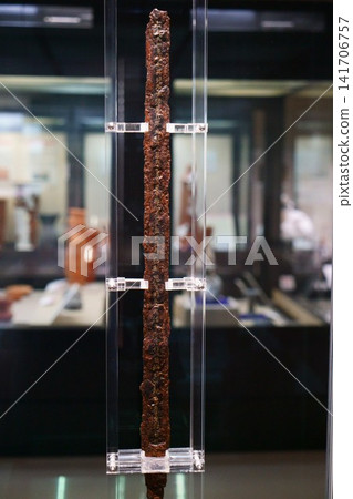 9892號國寶:金鑲鐵劍(背面) 9892號國寶:金鑲鐵劍(背面) 141706757