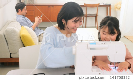 Family conversation sewing machine image Family conversation sewing machine image 141708352