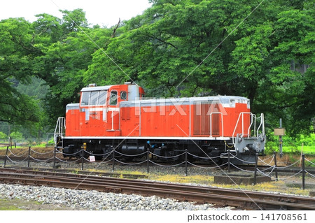 The only operational DD16 diesel locomotive (No. 7) of the Wakasa Railway preserved in Japan. The only operational DD16 diesel locomotive (No. 7) of the Wakasa Railway preserved in Japan. 141708561