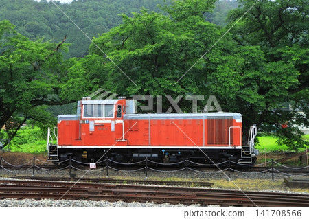 The only operational DD16 diesel locomotive (No. 7) of the Wakasa Railway preserved in Japan. The only operational DD16 diesel locomotive (No. 7) of the Wakasa Railway preserved in Japan. 141708566