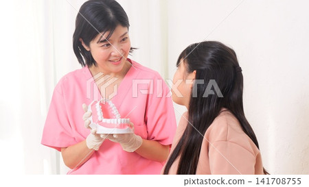 Dentist Elementary school student Teeth study image Dentist Elementary school student Teeth study image 141708755