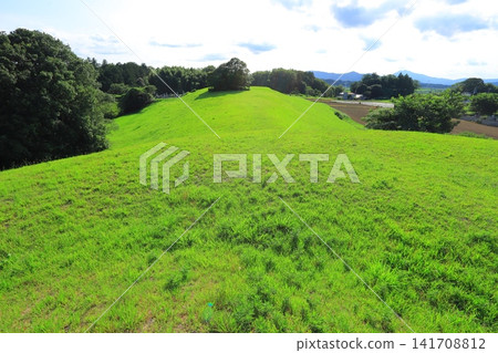 Nara Prefecture: The seventh largest burial mound in Japan, excluding Osaka Prefecture: Ishioka City Funatsukayama Kofun Nara Prefecture: The seventh largest burial mound in Japan, excluding Osaka Prefecture: Ishioka City Funatsukayama Kofun 141708812