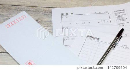Job hunting begins with a resume and work history. Job hunting begins with a resume and work history. 141709204