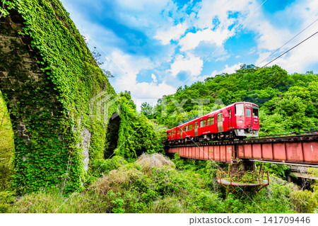 A train running alongside the Sasamuta Stone Arch Bridge on the Hohi Main Line (between Asaji and Bungo-Taketa) A train running alongside the Sasamuta Stone Arch Bridge on the Hohi Main Line (between Asaji and Bungo-Taketa) 141709446