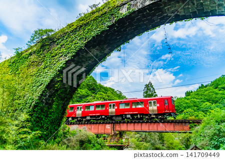 A train running alongside the Sasamuta Stone Arch Bridge on the Hohi Main Line (between Asaji and Bungo-Taketa) A train running alongside the Sasamuta Stone Arch Bridge on the Hohi Main Line (between Asaji and Bungo-Taketa) 141709449