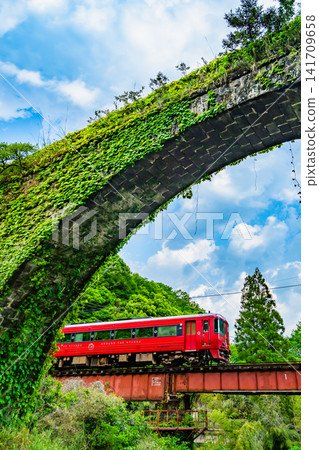The Kyushu Trans-Island Express train (Asaji to Bungo-Taketa) speeds past the Sasamuta Stone Arch Bridge on the Hohi Main Line. The Kyushu Trans-Island Express train (Asaji to Bungo-Taketa) speeds past the Sasamuta Stone Arch Bridge on the Hohi Main Line. 141709658