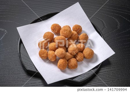Macadamia nut caramel sugar Macadamia nut caramel sugar 141709994