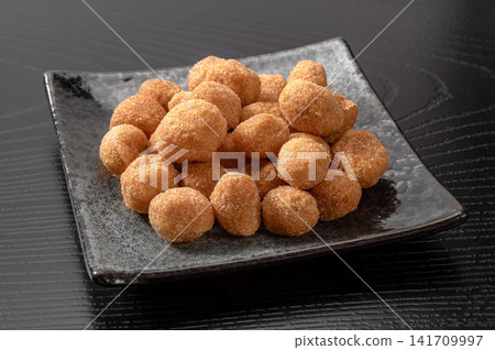 Macadamia nut caramel sugar Macadamia nut caramel sugar 141709997