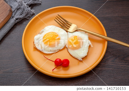crispy Fried Sunny Side Up Egg With Soft Runny Yolk crispy Fried Sunny Side Up Egg With Soft Runny Yolk 141710153
