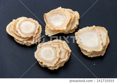 dried ginseng root slices for herbal soup and wellness tea 141710503