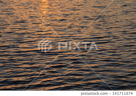 Morning glow reflected on the water surface Morning glow reflected on the water surface 141711874