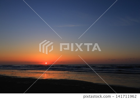 美麗的海灘日出 美麗的海灘日出 141711962
