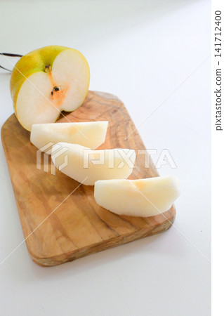 Cut pear Cut pear 141712400