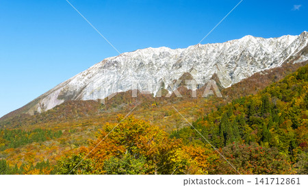 Autumn scenery of Oku-Daisen near Kagikake Pass Autumn scenery of Oku-Daisen near Kagikake Pass 141712861
