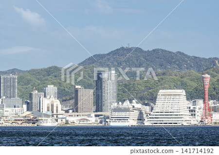 兵庫縣神戶市:晴朗的日子裡,從海灣對岸眺望神戶市的景色。 兵庫縣神戶市:晴朗的日子裡,從海灣對岸眺望神戶市的景色。 141714192