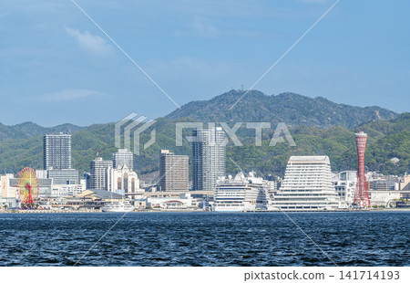兵庫縣神戶市:晴朗的日子裡,從海灣對岸眺望神戶市的景色。 兵庫縣神戶市:晴朗的日子裡,從海灣對岸眺望神戶市的景色。 141714193
