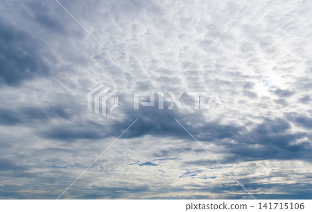 A spring morning, the cloudy sky shines brightly 02 A spring morning, the cloudy sky shines brightly 02 141715106