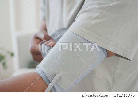 Measurement of blood pressure in a home setting Measurement of blood pressure in a home setting 141715379