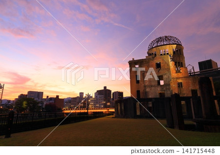 [Hiroshima Prefecture] The Atomic Bomb Dome (Peace Memorial Park) at sunset 141715448
