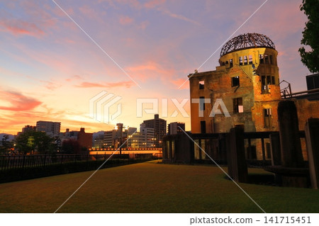 [Hiroshima Prefecture] The Atomic Bomb Dome (Peace Memorial Park) at sunset 141715451
