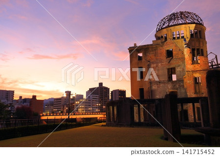 [Hiroshima Prefecture] The Atomic Bomb Dome (Peace Memorial Park) at sunset 141715452