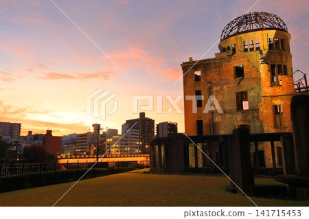 [Hiroshima Prefecture] The Atomic Bomb Dome (Peace Memorial Park) at sunset 141715453