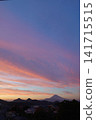 The evening sky, the silhouette of Mount Fuji, the state of the atmosphere 141715515