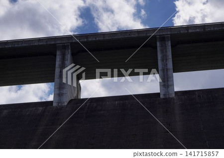 Standing wall Standing wall 141715857