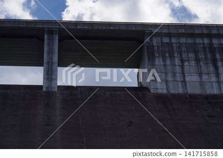 Standing wall Standing wall 141715858