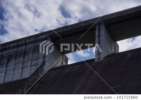 Standing wall Standing wall 141715860