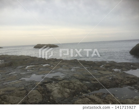 A Stroll Through Kamakura & Enoshima: 2024 Edition - Light Shining Through the Rocks 141715927