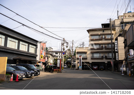 小野川溫泉小鎮的寧靜景象 小野川溫泉小鎮的寧靜景象 141718208