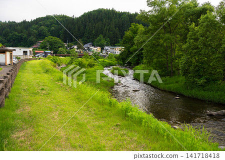Early summer scenery of clear streams and lush greenery around Onogawa Onsen in Yonezawa City, Yamagata Prefecture Early summer scenery of clear streams and lush greenery around Onogawa Onsen in Yonezawa City, Yamagata Prefecture 141718418