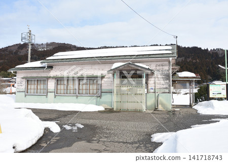 Kubiki-Ono Station in winter Kubiki-Ono Station in winter 141718743