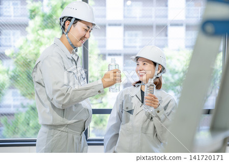 Male and female workers rehydrating Male and female workers rehydrating 141720171