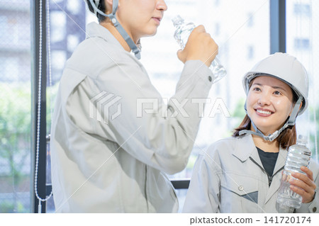 Male and female workers rehydrating Male and female workers rehydrating 141720174