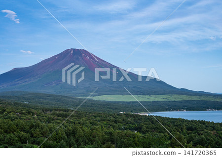 Lake Yamanaka and Mount Fuji from the panoramic viewpoint Lake Yamanaka and Mount Fuji from the panoramic viewpoint 141720365