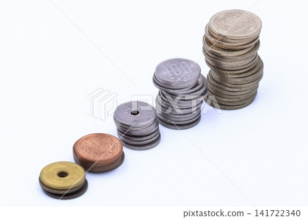 NISA、資產管理、退休金問題以及對退休的焦慮。 NISA、資產管理、退休金問題以及對退休的焦慮。 141722340