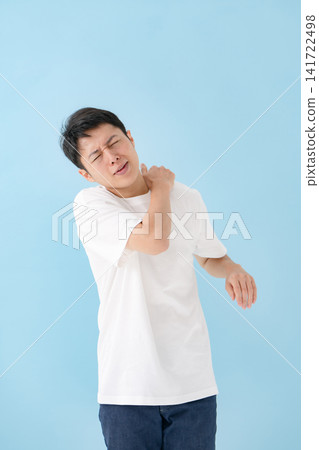 僵硬的肩膀男 141722498