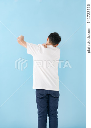 男性，背部，肩膀僵硬 141722516