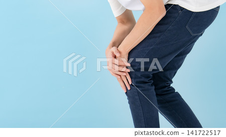 男性，膝關節疼痛，手部 141722517