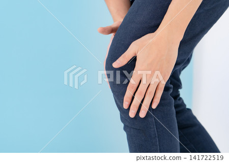 Knee joint pain, male, hands Knee joint pain, male, hands 141722519
