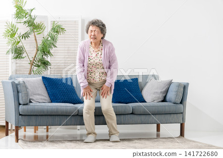 老年女性，膝關節骨關節炎 141722680