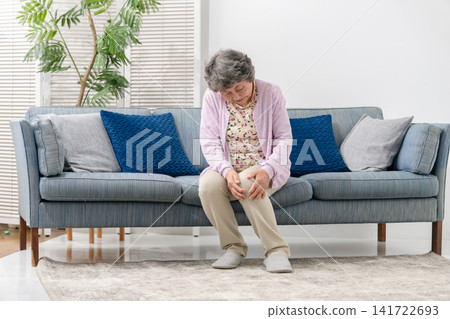 老年女性，膝關節骨關節炎 141722693