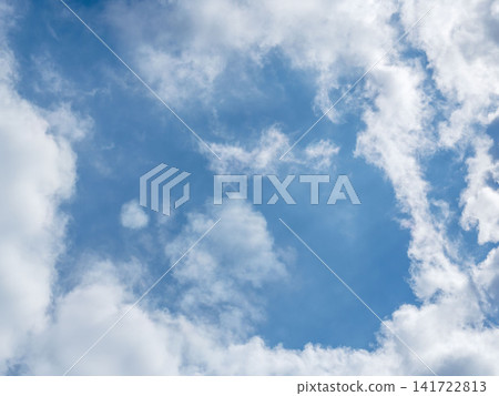 仰望初夏午後的藍天白雲 06 141722813