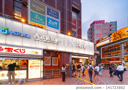 西武新宿站 141723802