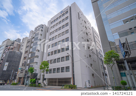 Exterior view of Otsuka Pharmaceutical's Tokyo Headquarters building and streetscape of Kanda-Tsukasa-cho [Kanda-Tsukasa-cho, Chiyoda-ku, Tokyo] 141724121