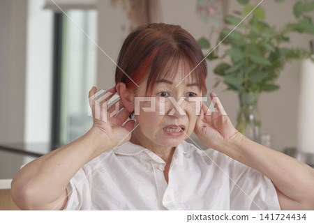 Middle-aged women suffering from headaches and general malaise Middle-aged women suffering from headaches and general malaise 141724434