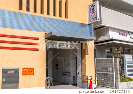 京都市營地鐵東西線 京都市右京區太宗下京部町太宗天神川站 4 號出口(京都先科大學最近車站) 京都市營地鐵東西線 京都市右京區太宗下京部町太宗天神川站 4 號出口(京都先科大學最近車站) 141727323