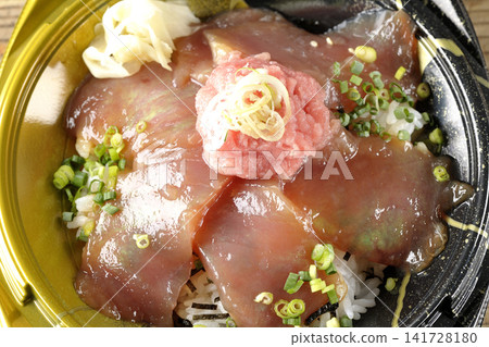 蔥鮪魚和醃鮪魚飯便當 141728180